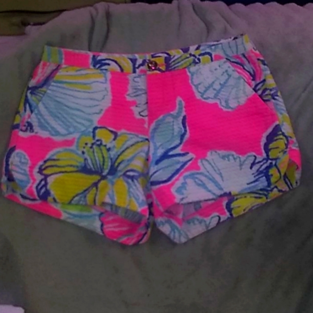 🌺🐚 " LILLY PULITZER " shorts - Size 00.  🐚🌺